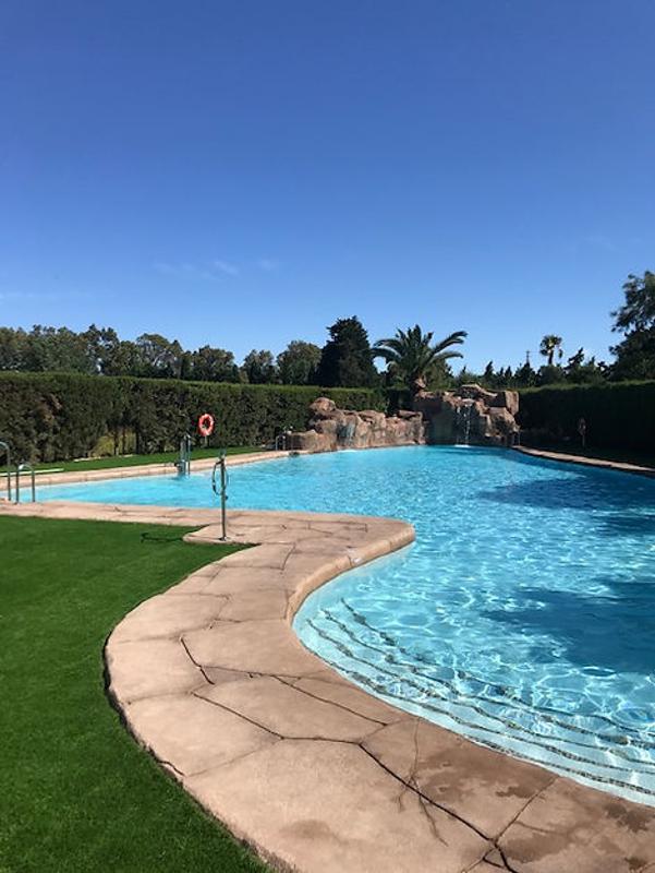 La foto de una piscina en un campamento cadiz