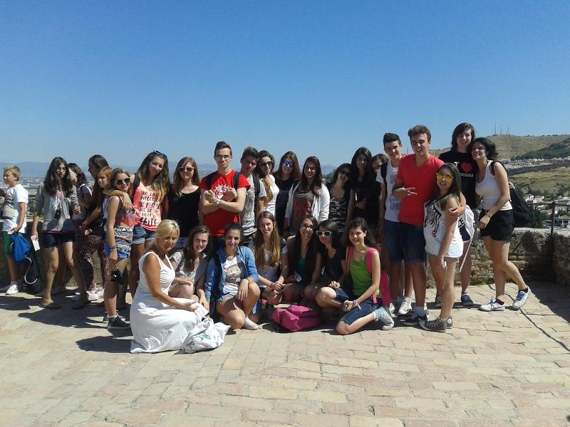 Foto grupal en Granada en el curso de idiomas en españa 