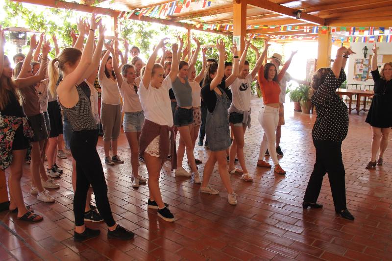 Clase de baile en el curso de idiomas en españa 