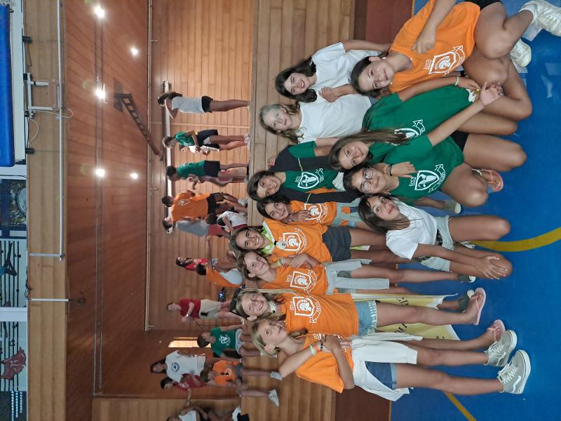 Un grupo de niñas en un campamento de verano cadiz