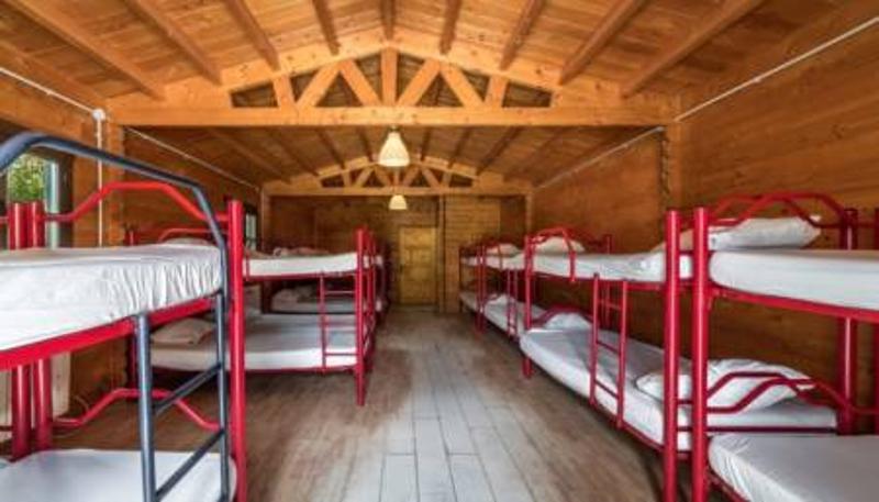 Literas en la habitación de un campamento ingles madrid