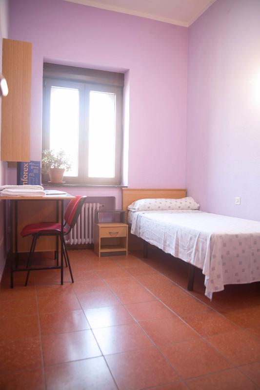 foto del interior de una habitacion en un campamento de verano en salamanca
