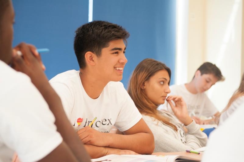 Alumnos en clase de inglés en cursos de inglés internacionales