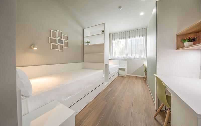 El interior de una habitacion en un summer camp barcelona