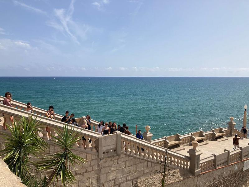Imagen de una playa en barcelona en un english summer camp barcelona