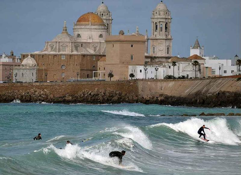 Surfcamps Cádiz 2026