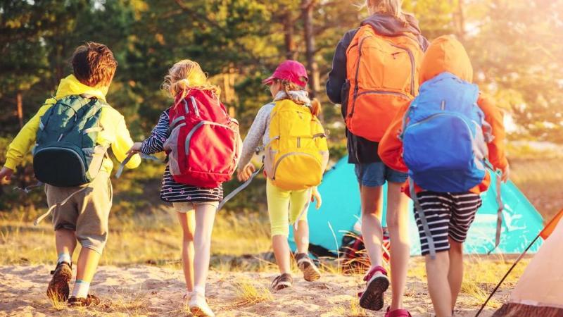 ¿Cómo preparar a tu hijo para su primer campamento?
