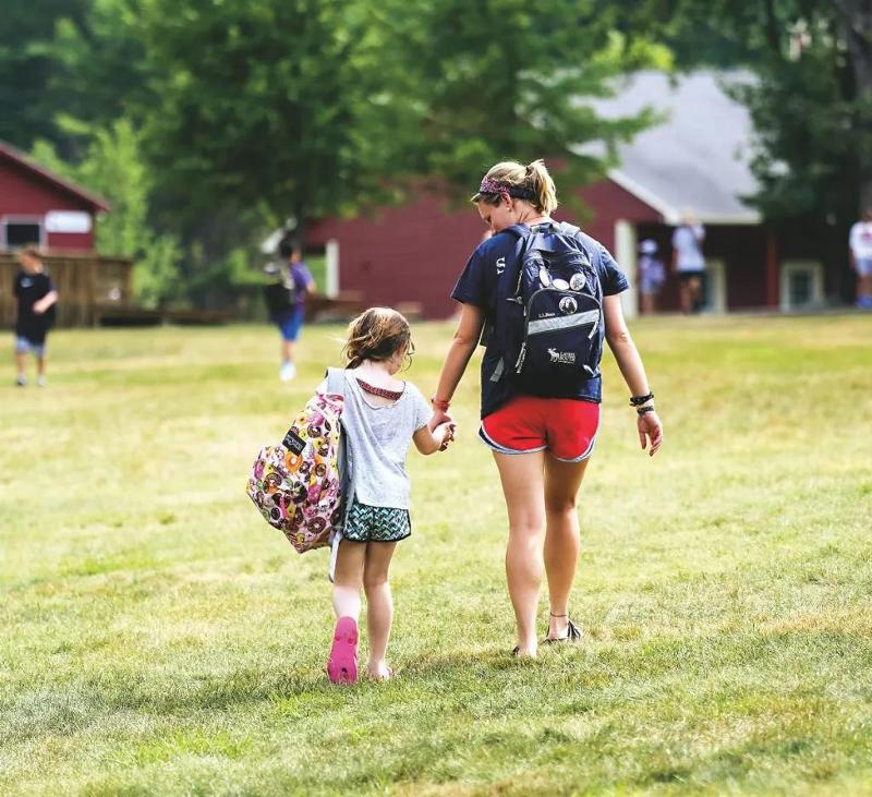 ¿Quién cuida de los niños durante el campamento?