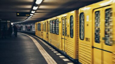 Una foto del metro de alemania en donde estudiar aleman en alemania